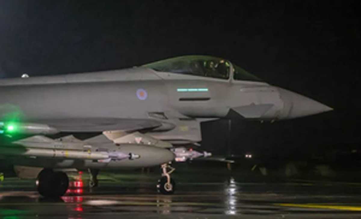 अमेरिका व ब्रिटेन ने यमन के बंदरगाह पर किए हवाई हमले